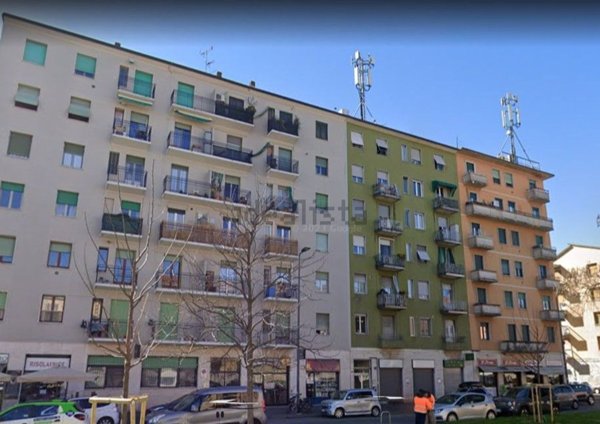 appartamento in vendita a Milano in zona Lorenteggio