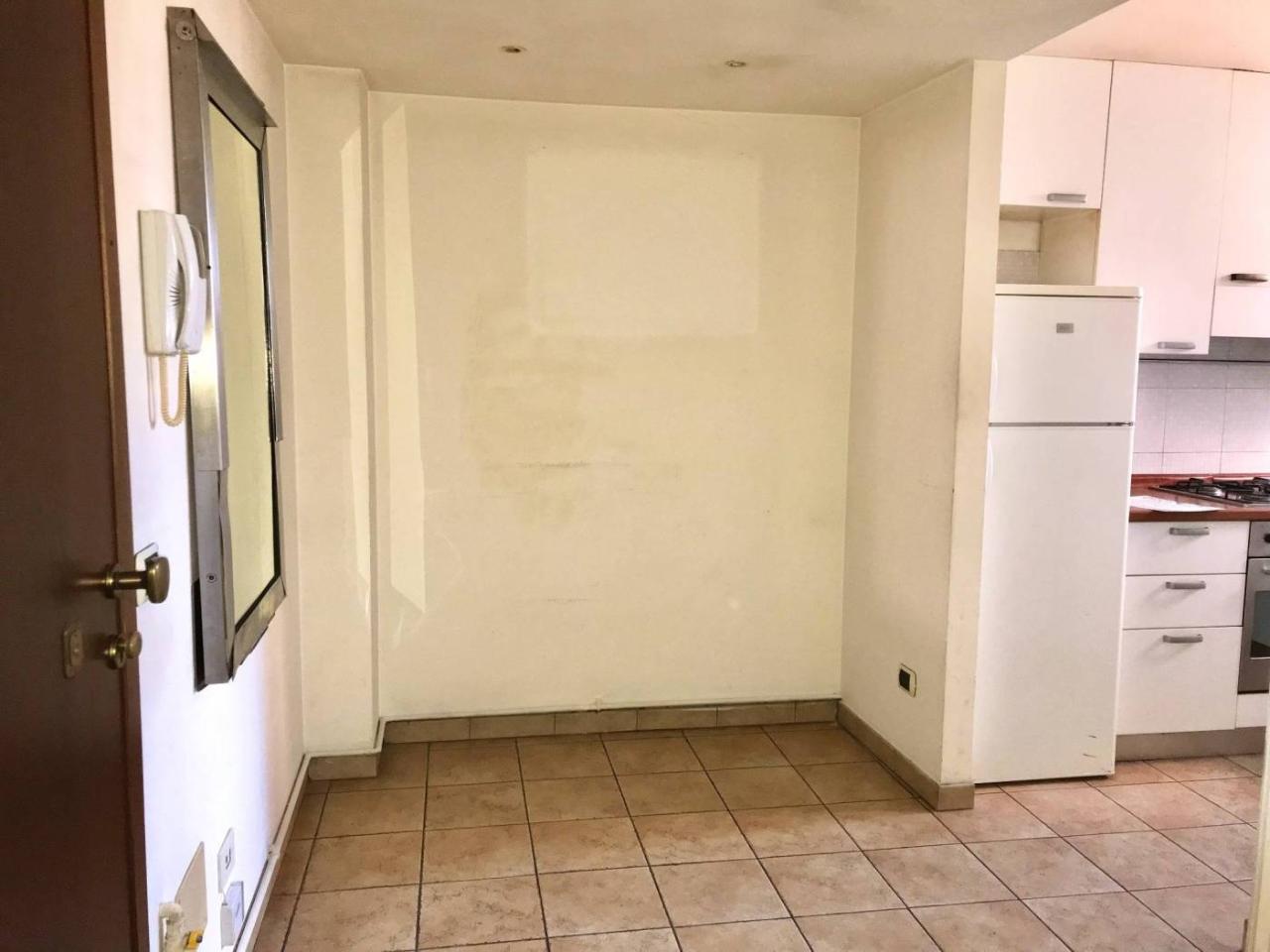 appartamento in vendita a Milano in zona Rottole
