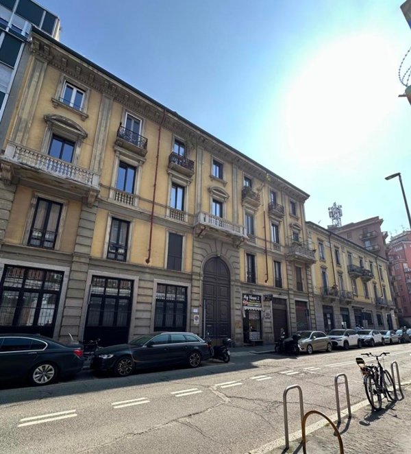 appartamento in vendita a Milano in zona Guastalla