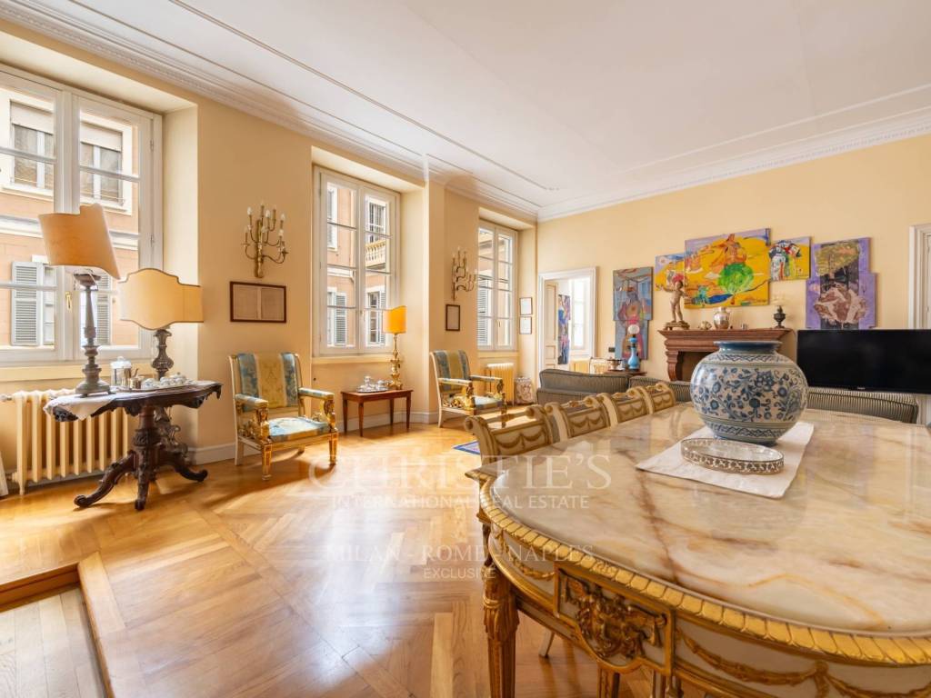 appartamento in vendita a Milano in zona Sant'Ambrogio