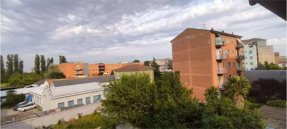appartamento in vendita a Milano in zona Baggio