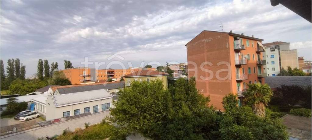 appartamento in vendita a Milano in zona Baggio