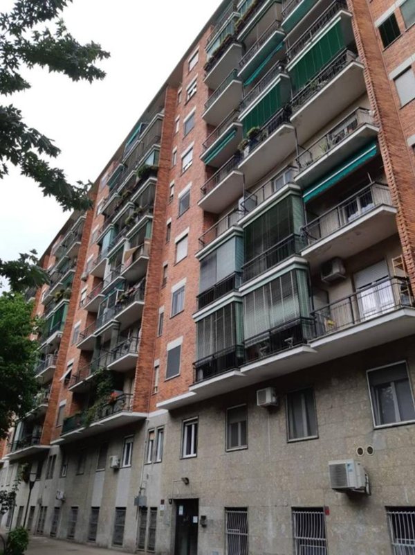 appartamento in vendita a Milano in zona Famagosta