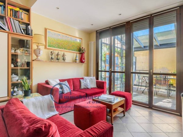 casa indipendente in vendita a Milano in zona Barona