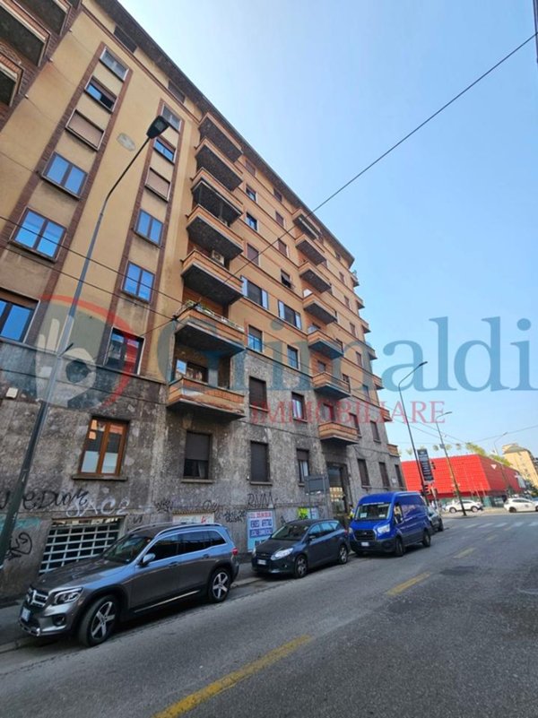 appartamento in vendita a Milano in zona Bullona