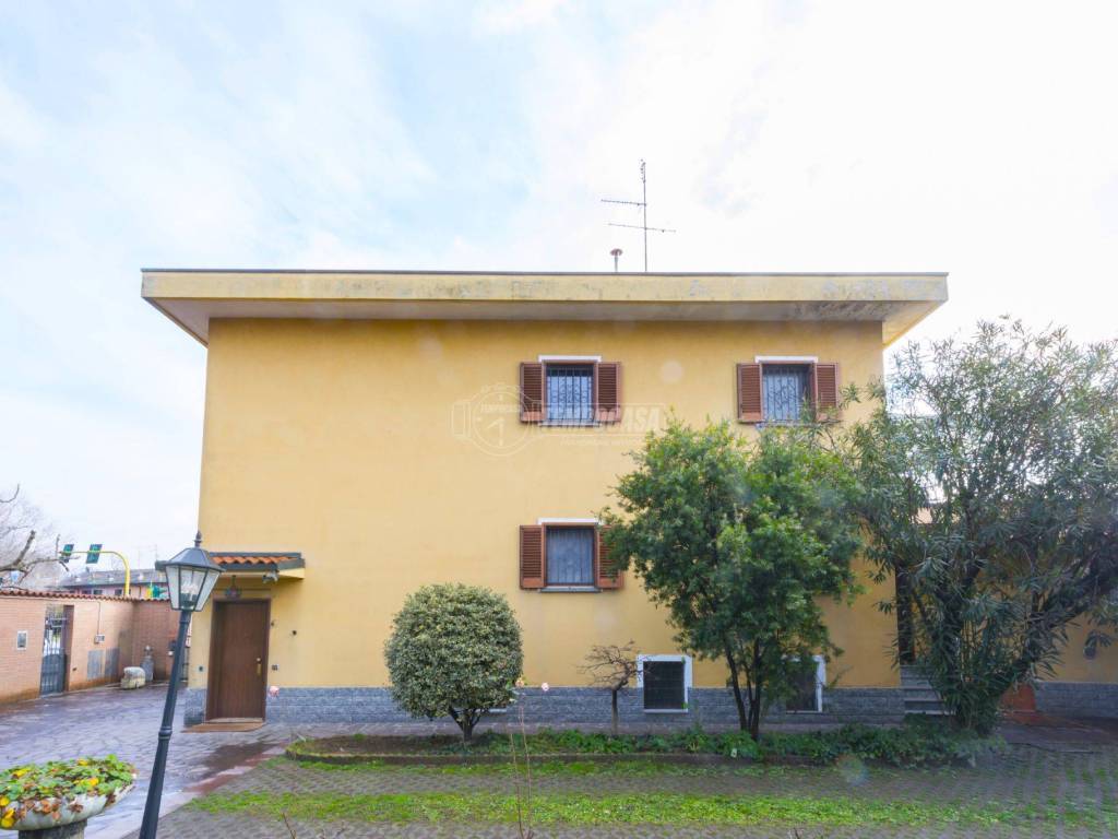 casa indipendente in vendita a Milano in zona Baggio
