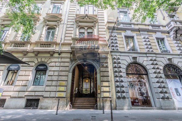 appartamento in vendita a Milano in zona Cadorna