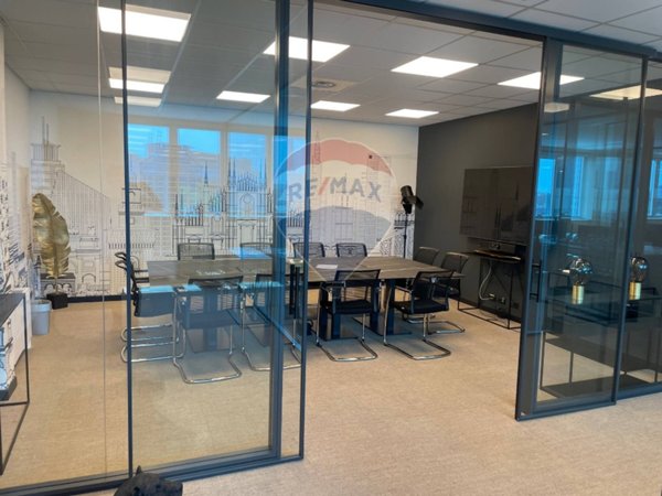 ufficio in vendita a Milano in zona Quarto Oggiaro