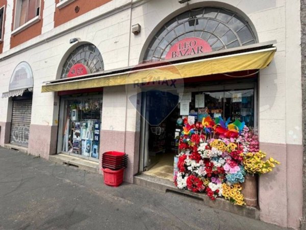 negozio in vendita a Milano in zona Famagosta