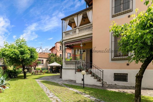 casa indipendente in vendita a Milano in zona Isola