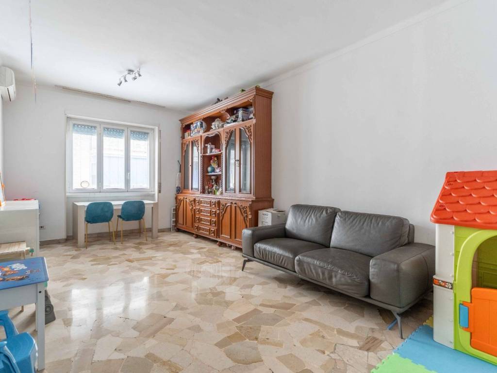 appartamento in vendita a Milano in zona Barona