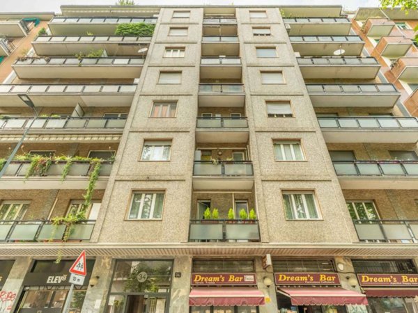 appartamento in vendita a Milano in zona Lorenteggio