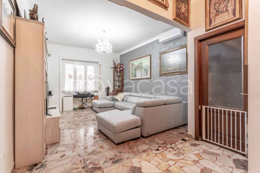 appartamento in vendita a Milano in zona Lorenteggio
