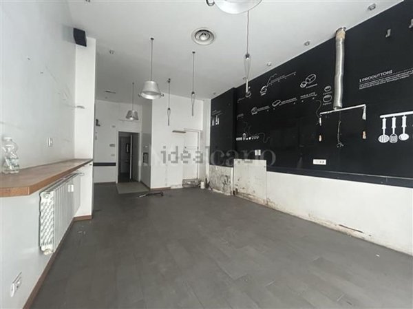 negozio in vendita a Milano in zona Guastalla