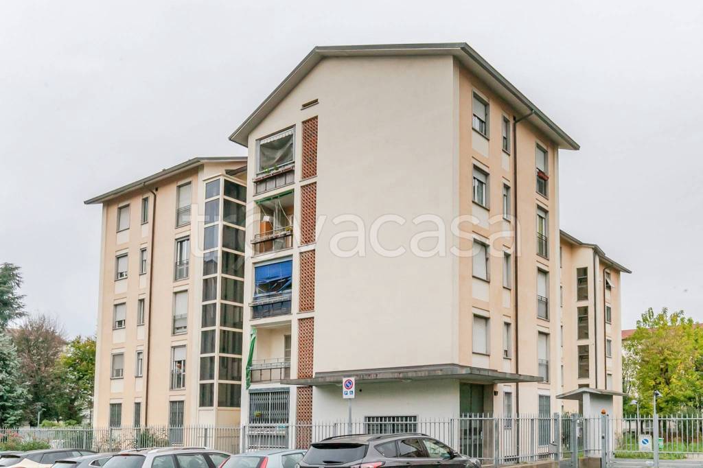 appartamento in vendita a Milano in zona Prato Centenaro