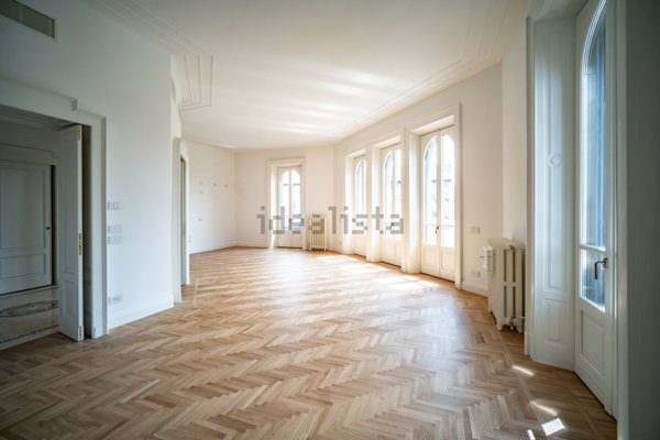 appartamento in vendita a Milano in zona Guastalla