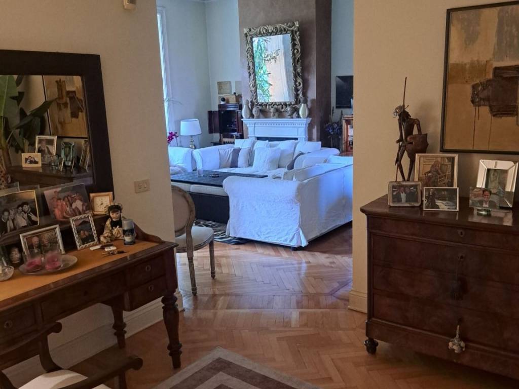 appartamento in vendita a Milano in zona Cinque Giornate