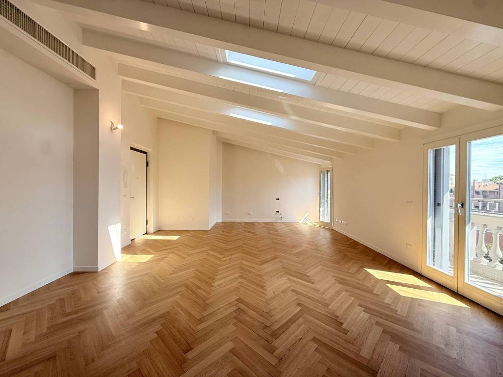 appartamento in vendita a Milano in zona Solari