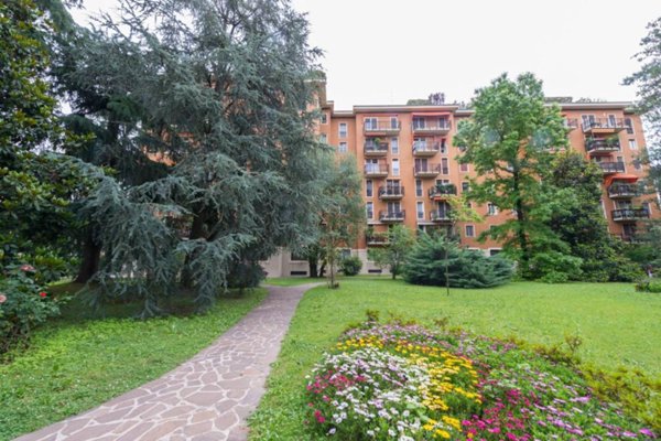 appartamento in vendita a Milano in zona Piazzale Lodi