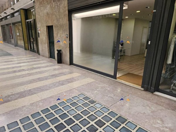 negozio in vendita a Milano in zona Centro Direzionale