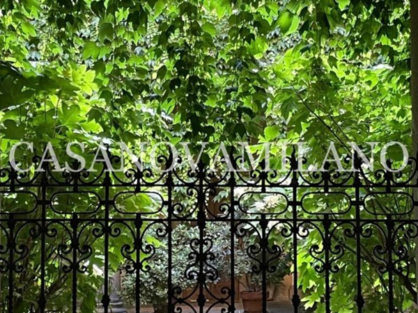 appartamento in vendita a Milano in zona Cadorna