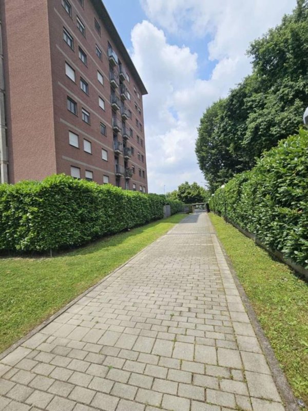 appartamento in vendita a Milano in zona Barona