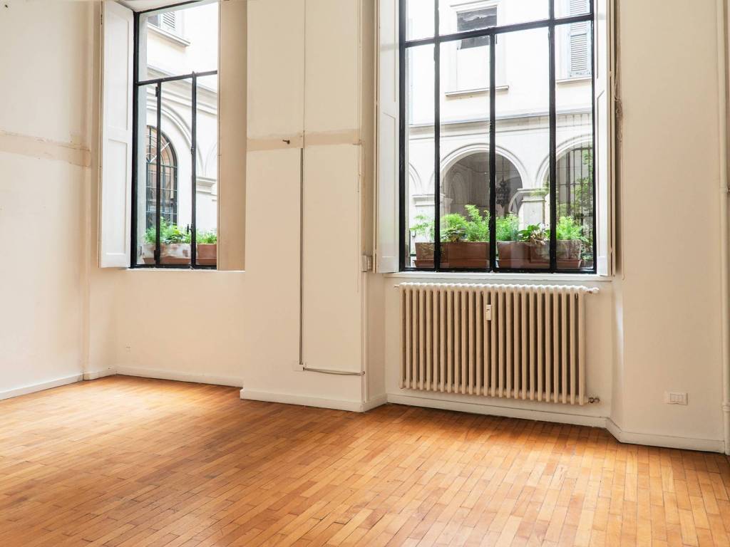 ufficio in vendita a Milano in zona Guastalla
