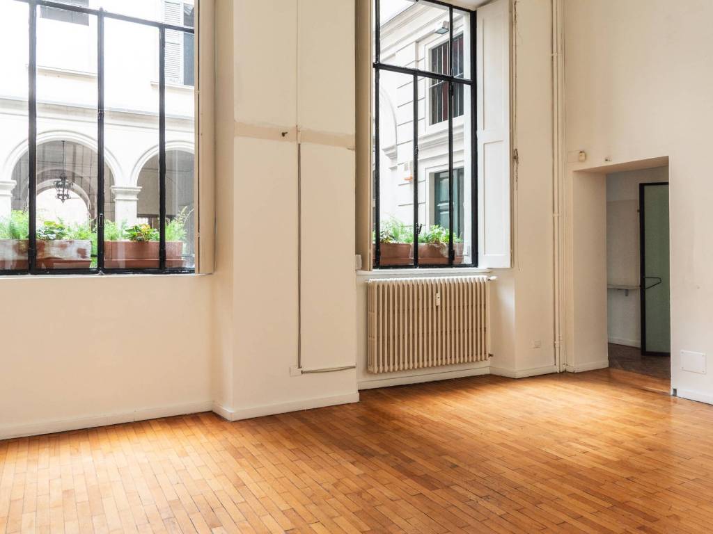 ufficio in vendita a Milano in zona Guastalla