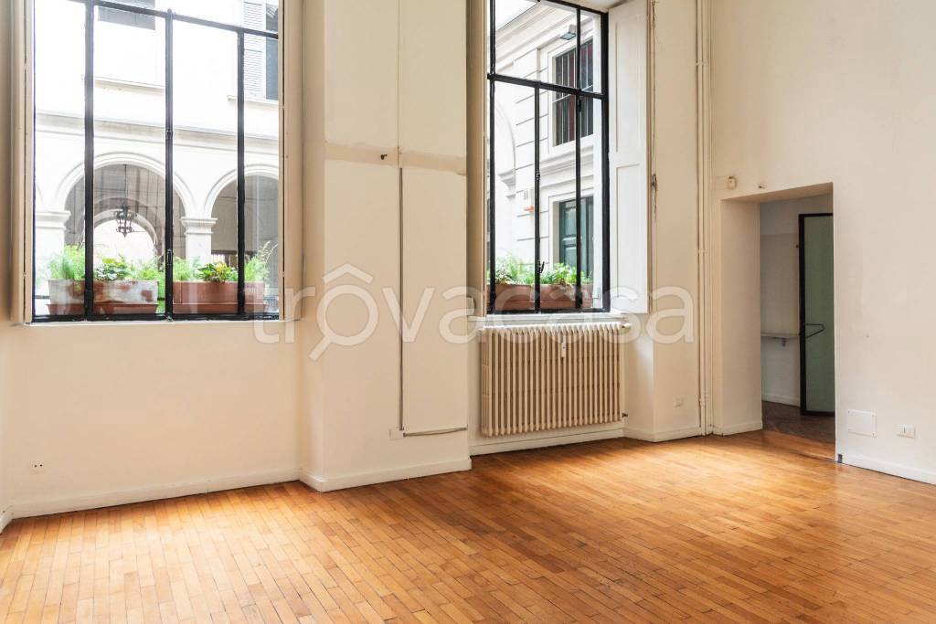 ufficio in vendita a Milano in zona Guastalla