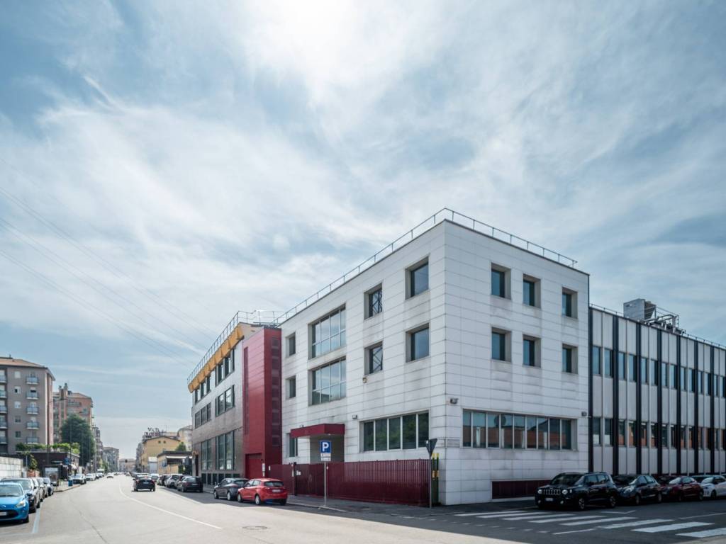 ufficio in vendita a Milano in zona Rogoredo