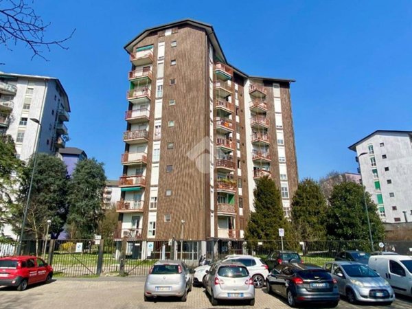 appartamento in vendita a Milano in zona Baggio
