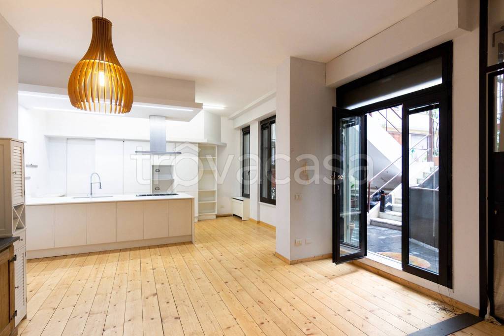 appartamento in vendita a Milano in zona Isola
