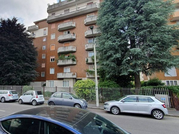 appartamento in vendita a Milano in zona Famagosta