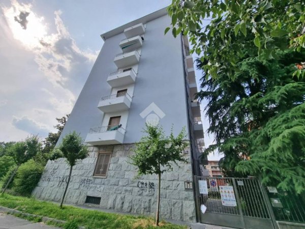 appartamento in vendita a Milano in zona Baggio