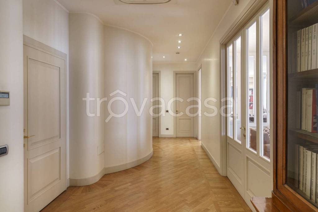 appartamento in vendita a Milano in zona Porta Nuova