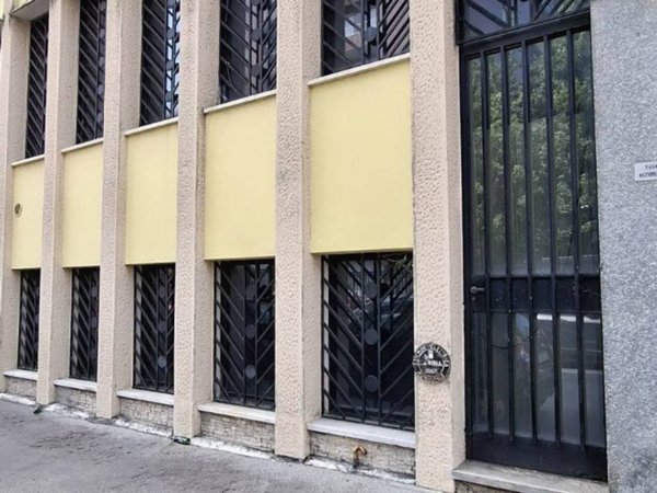 ufficio in vendita a Milano in zona Barona