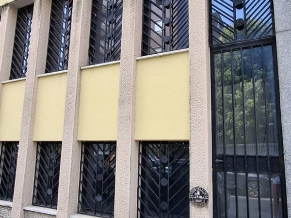 ufficio in vendita a Milano in zona Famagosta