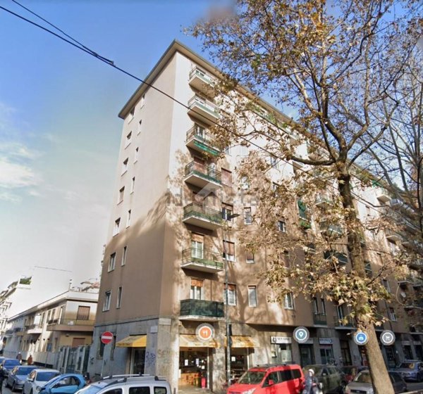 appartamento in vendita a Milano in zona Lorenteggio