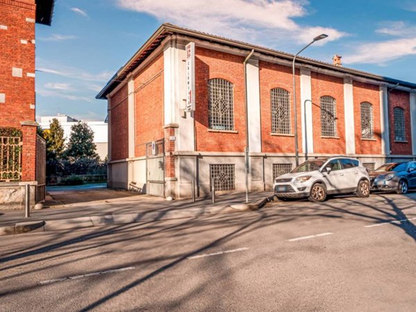 negozio in vendita a Milano in zona Precotto