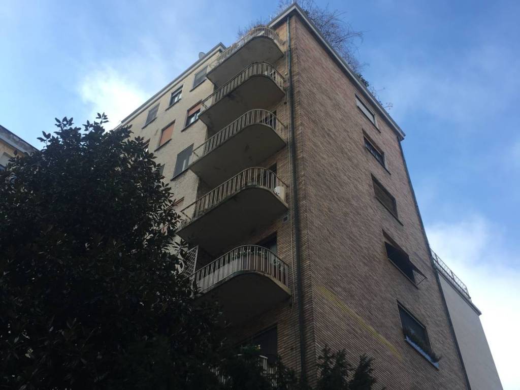 appartamento in vendita a Milano in zona Guastalla