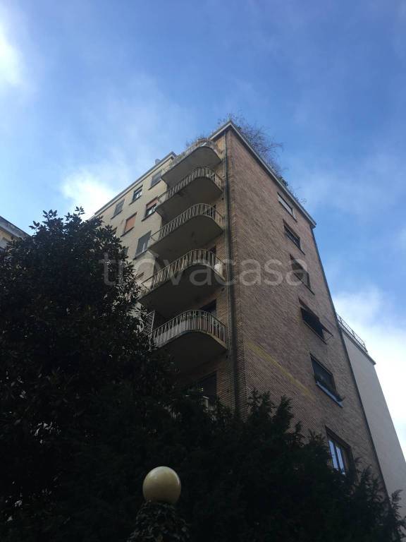appartamento in vendita a Milano in zona Guastalla