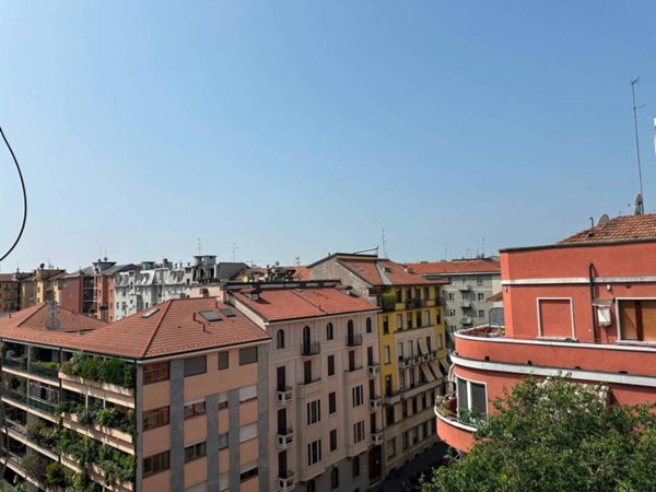 appartamento in vendita a Milano in zona Lorenteggio