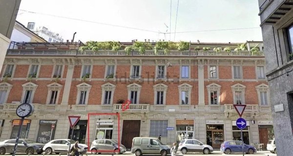 negozio in vendita a Milano in zona Porta Nuova