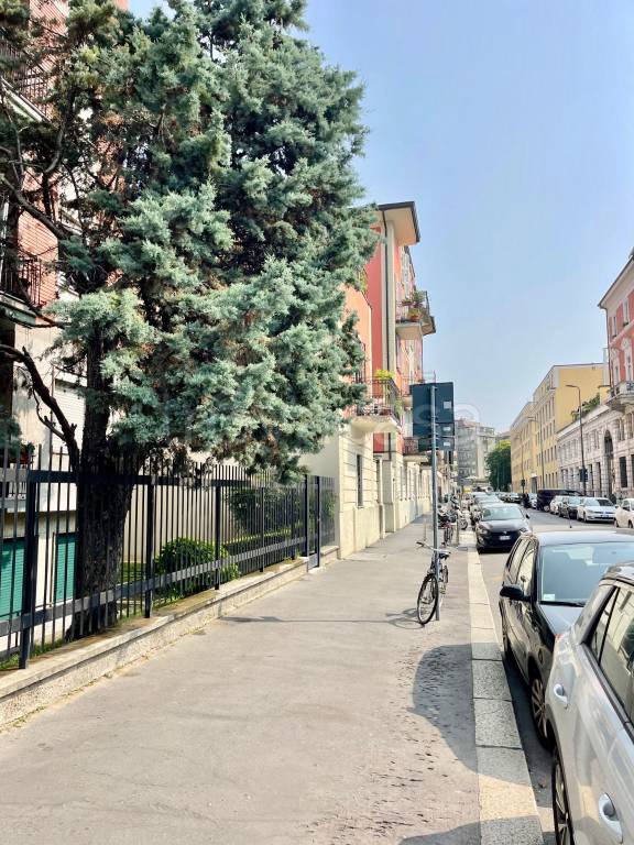 ufficio in vendita a Milano in zona Piazzale Lodi