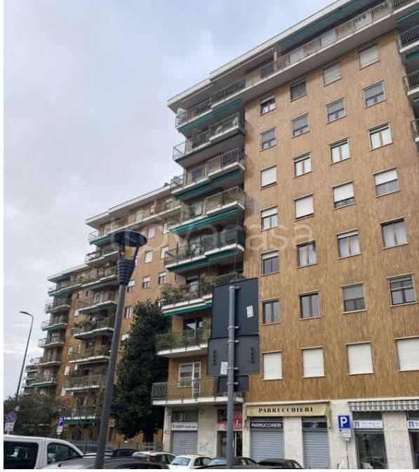 appartamento in vendita a Milano in zona Lorenteggio