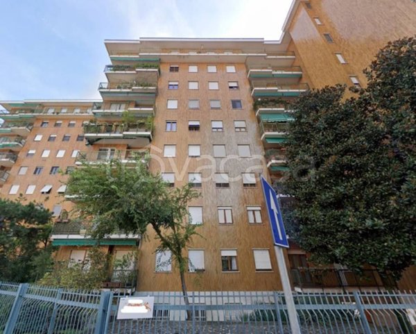 appartamento in vendita a Milano in zona Lorenteggio