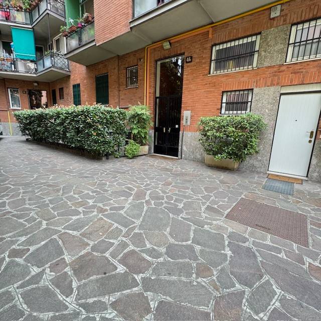 appartamento in vendita a Milano in zona Lorenteggio