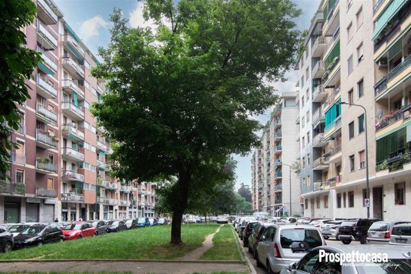 appartamento in vendita a Milano in zona Lorenteggio