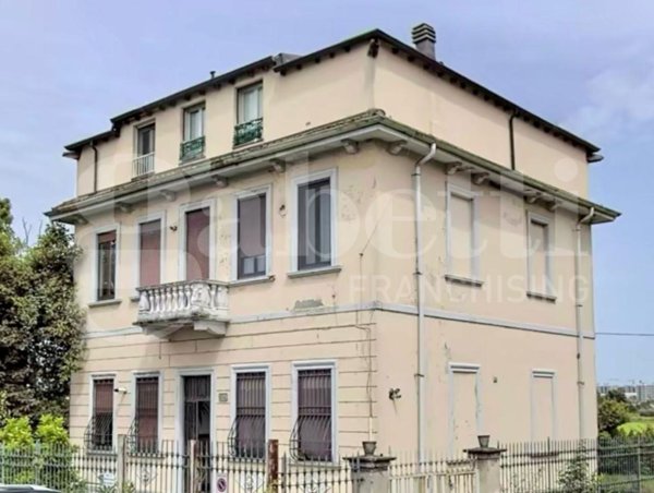appartamento in vendita a Milano in zona Ronchetto delle Rane