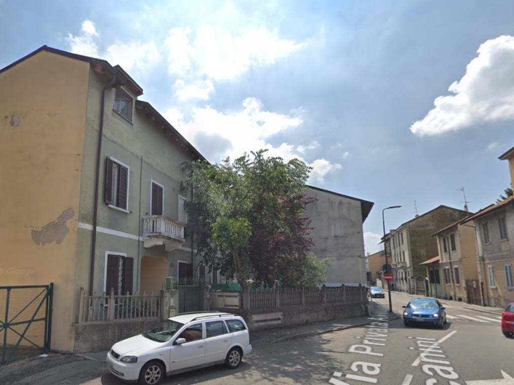 appartamento in vendita a Milano in zona Baggio